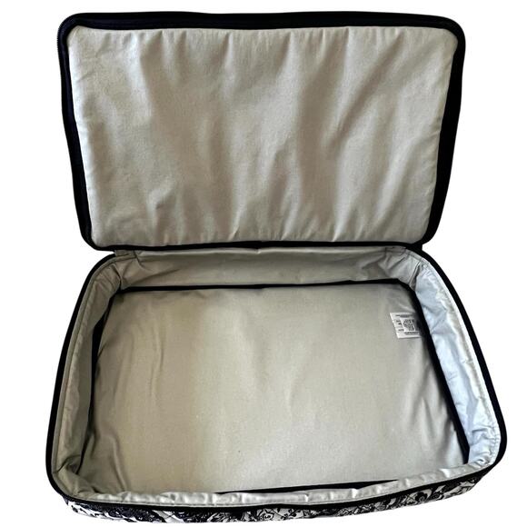 Vera Bradley Casserole Carrier NWT Insulated Zip 9x13 Java Blue & White Floral - Picture 7 of 9